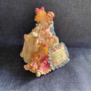 New San Francisco Music Box Heart Tugs Love Makes the World Go Round Music Box